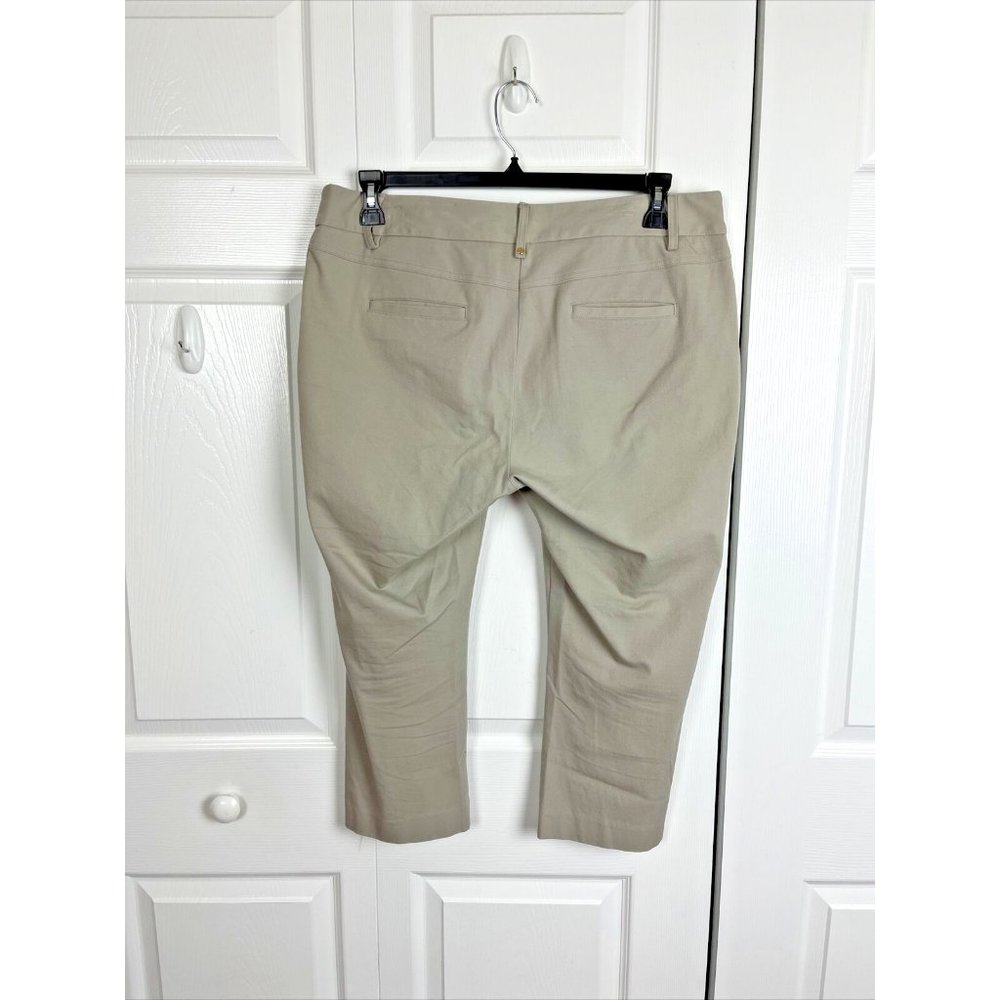 Alfani Woman's Twill Cotton Blend Flat Front Hidden Closure Capris Size 14 - Picture 3 of 10